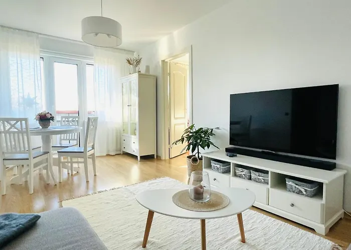 Keskuse Apartment With A Balcony